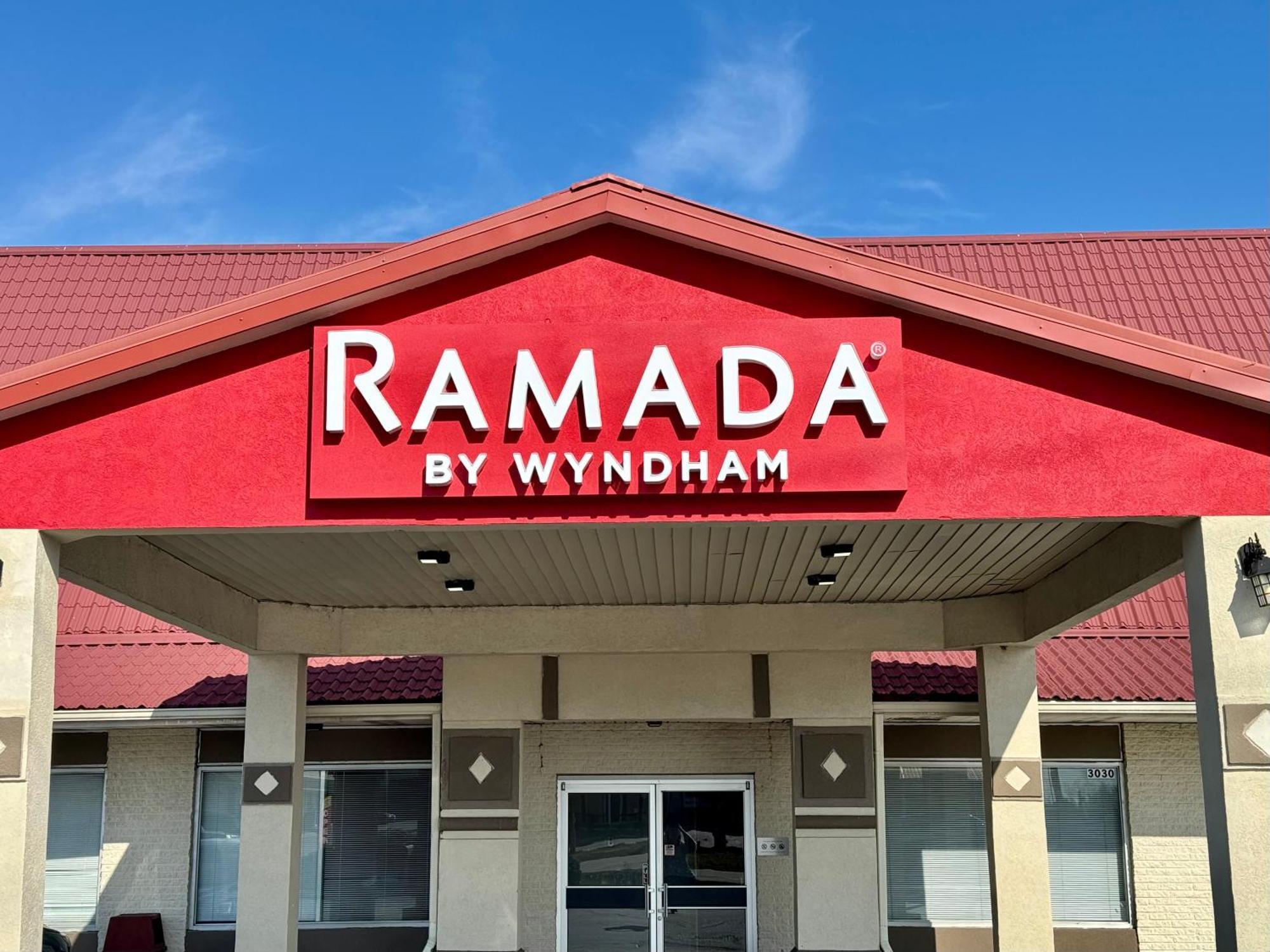 Готель Ramada By Wyndham Ламбертон Екстер'єр фото